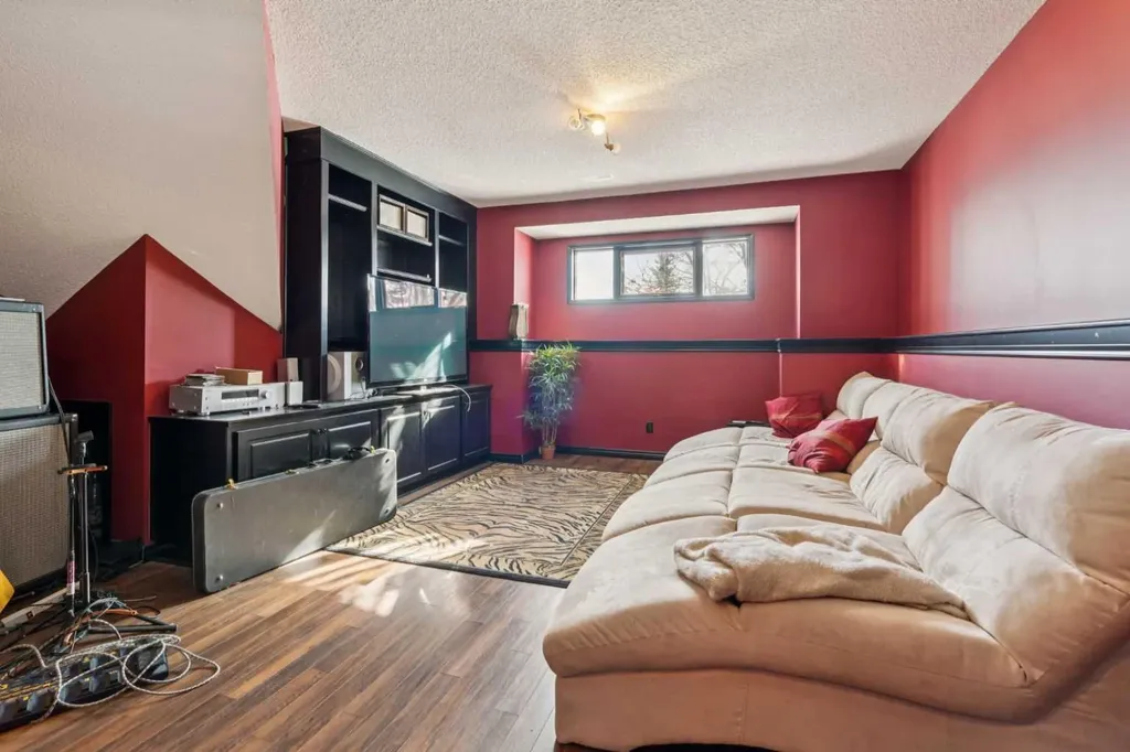 8373 Edgevalley Drive NW Calgary AB T3A 4X6