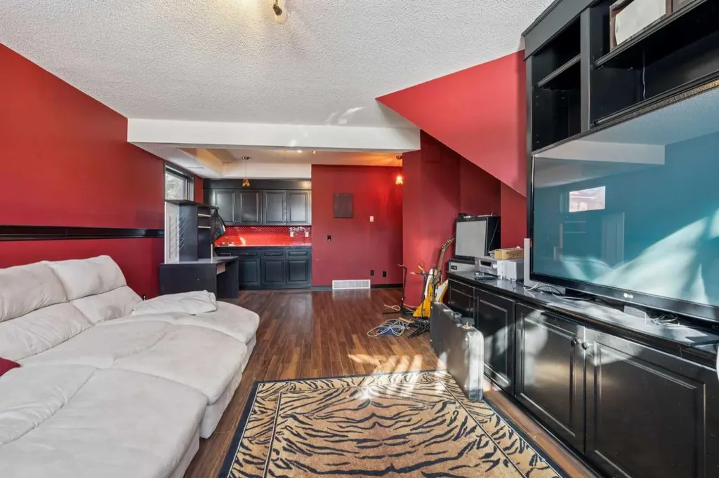 8373 Edgevalley Drive NW Calgary AB T3A 4X6