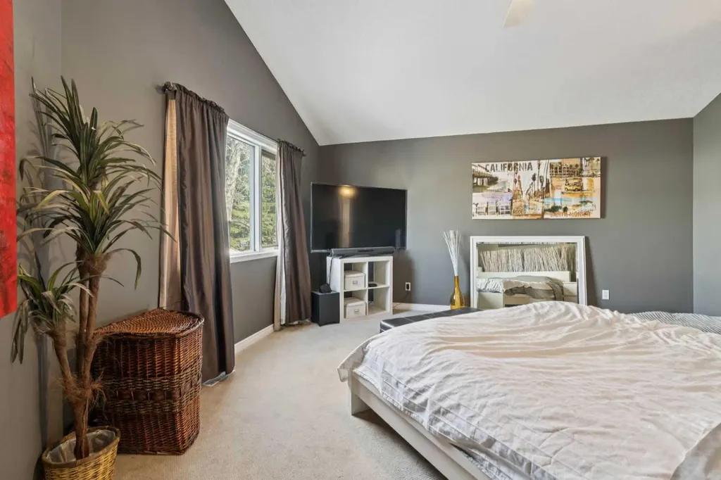 8373 Edgevalley Drive NW Calgary AB T3A 4X6