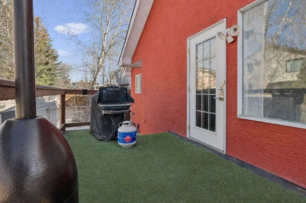 8373 Edgevalley Drive NW Calgary AB T3A 4X6