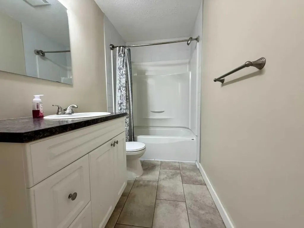 830 6 Avenue Wainwright AB T9W 1C2