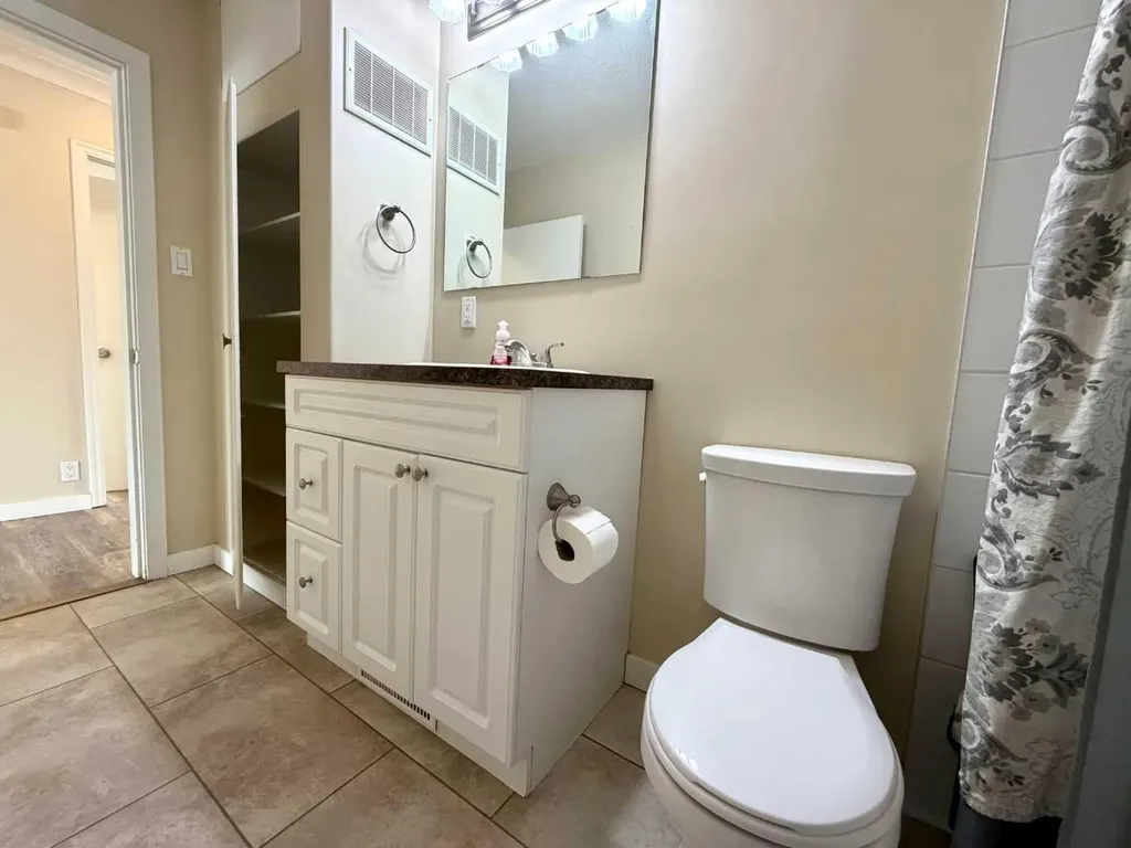 830 6 Avenue Wainwright AB T9W 1C2