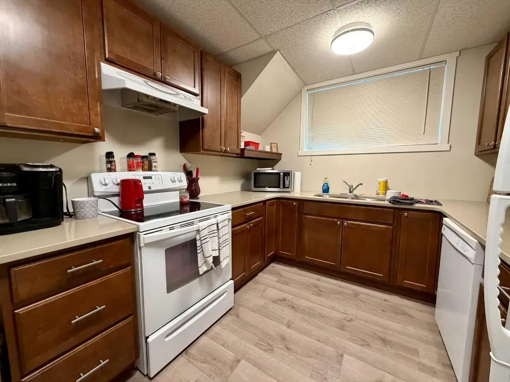 830 6 Avenue Wainwright AB T9W 1C2