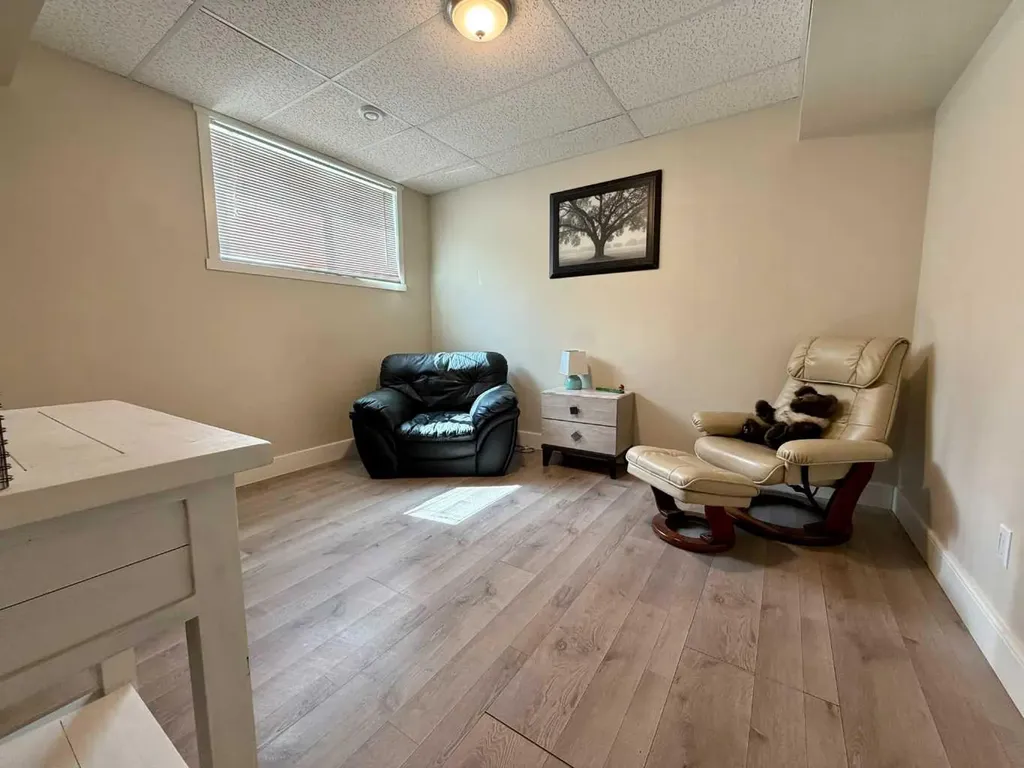830 6 Avenue Wainwright AB T9W 1C2