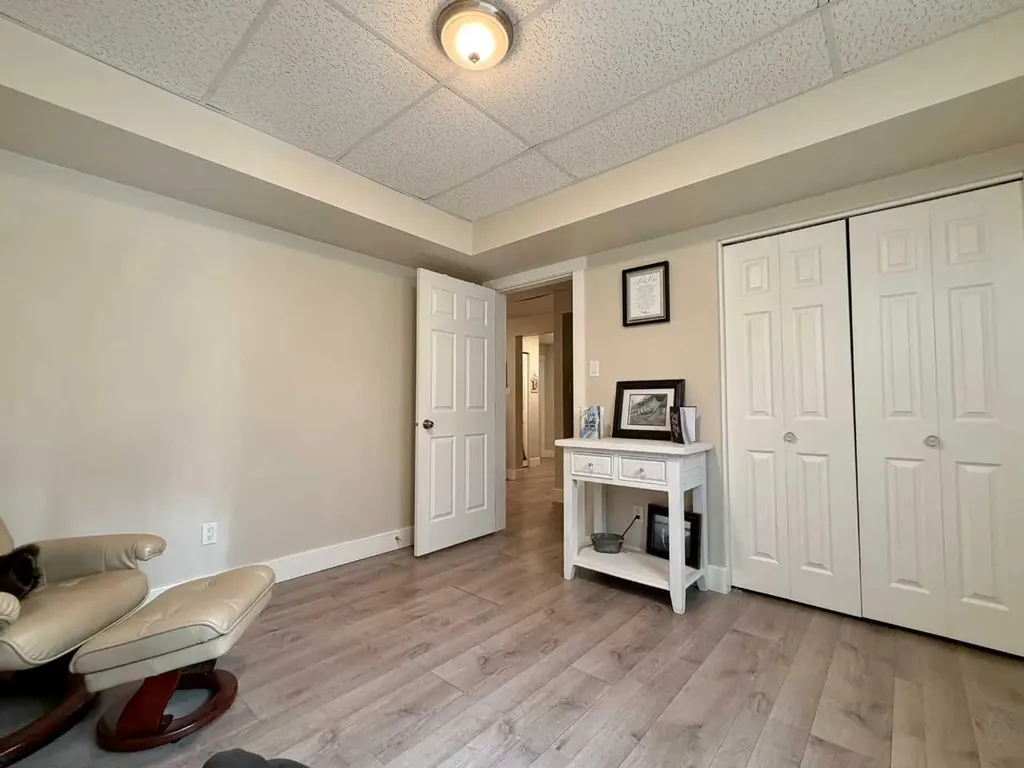 830 6 Avenue Wainwright AB T9W 1C2