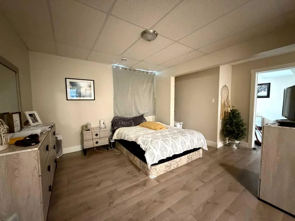 830 6 Avenue Wainwright AB T9W 1C2