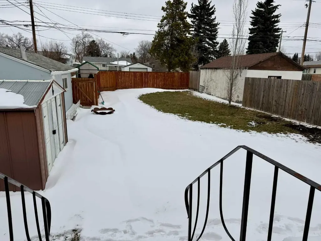830 6 Avenue Wainwright AB T9W 1C2