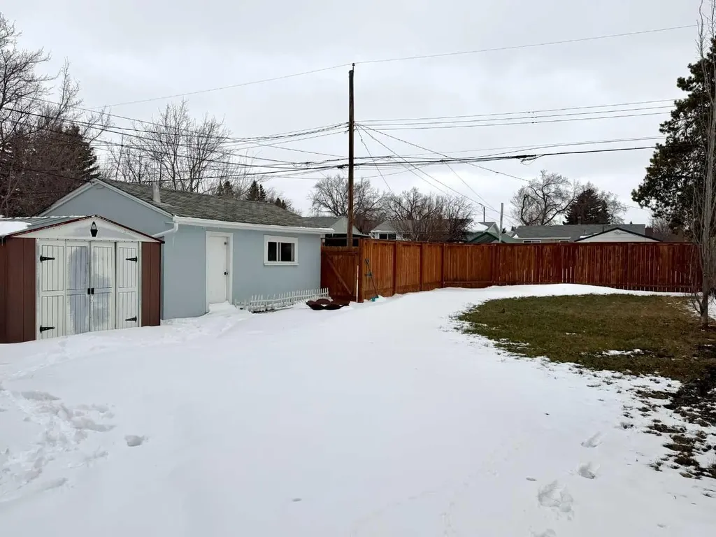 830 6 Avenue Wainwright AB T9W 1C2
