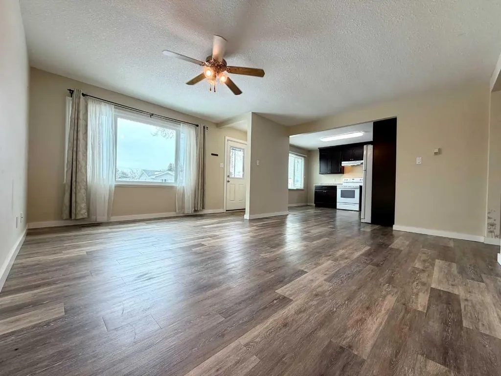 830 6 Avenue Wainwright AB T9W 1C2