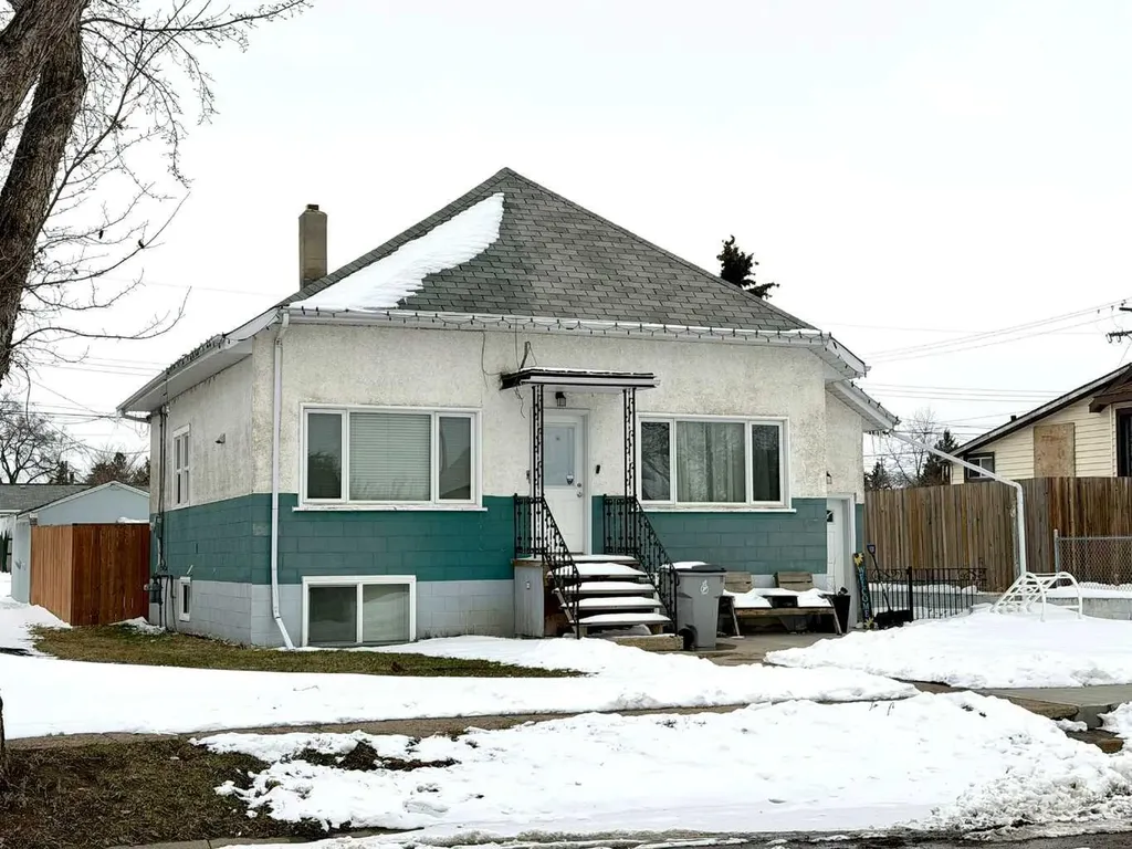 830 6 Avenue Wainwright AB T9W 1C2