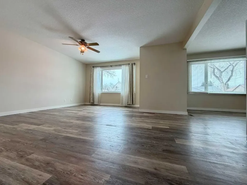 830 6 Avenue Wainwright AB T9W 1C2