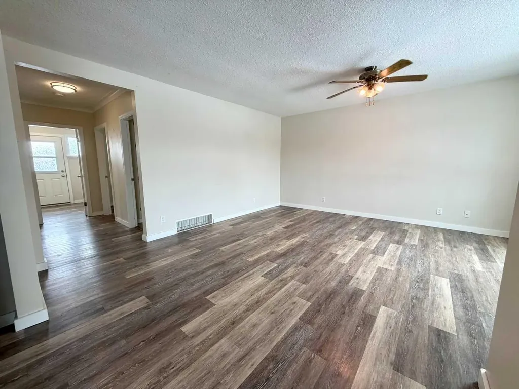 830 6 Avenue Wainwright AB T9W 1C2