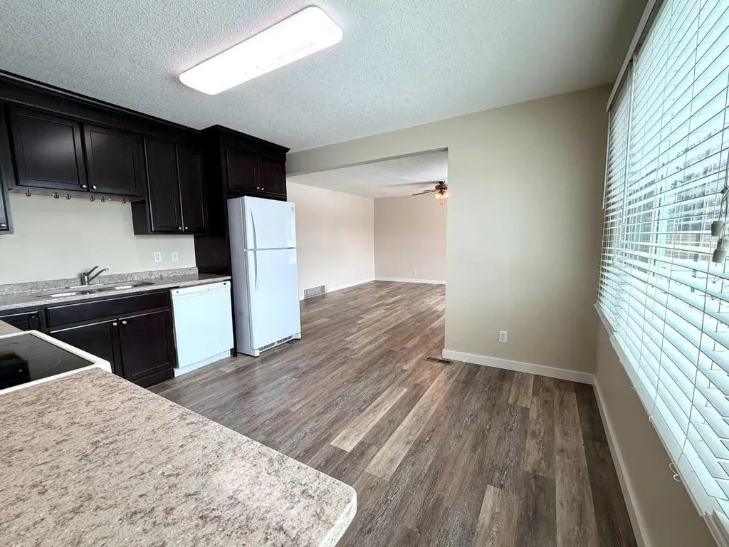 830 6 Avenue Wainwright AB T9W 1C2