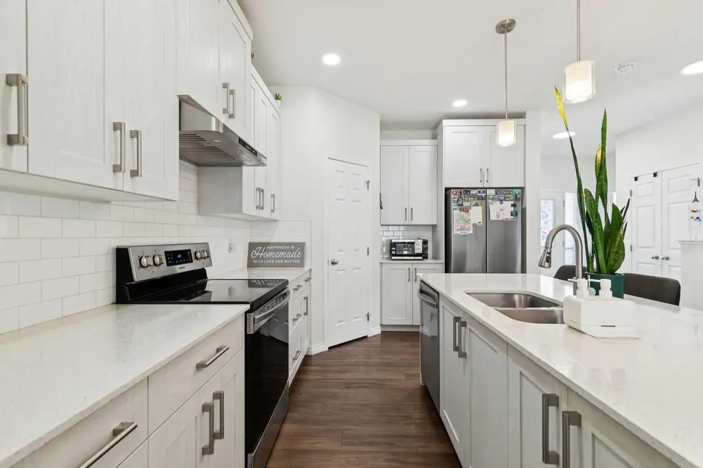 651 Savanna Landing NE Calgary AB T3J 2E4