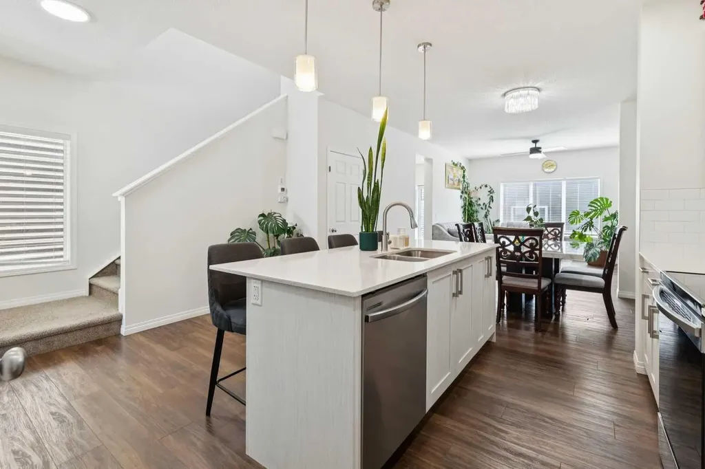 651 Savanna Landing NE Calgary AB T3J 2E4