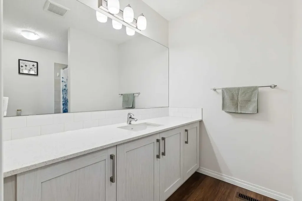 651 Savanna Landing NE Calgary AB T3J 2E4
