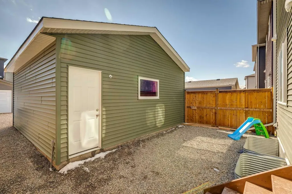 651 Savanna Landing NE Calgary AB T3J 2E4