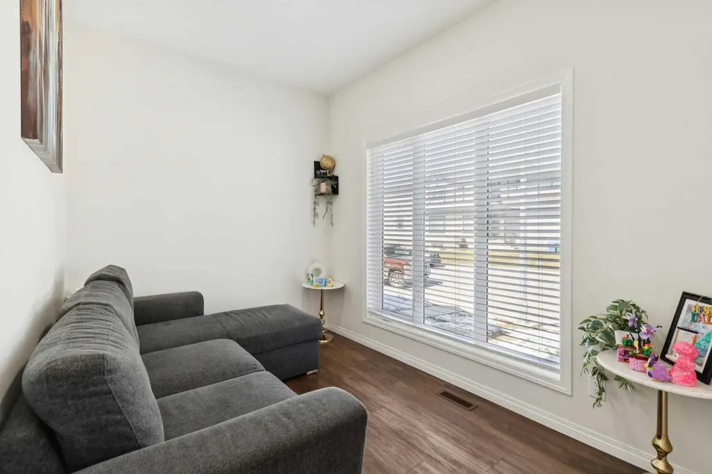 651 Savanna Landing NE Calgary AB T3J 2E4