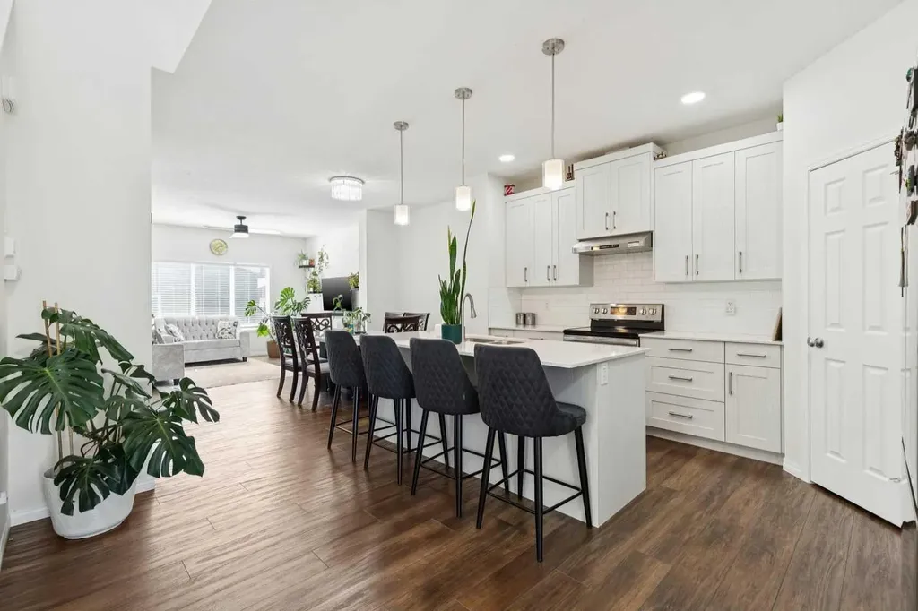 651 Savanna Landing NE Calgary AB T3J 2E4
