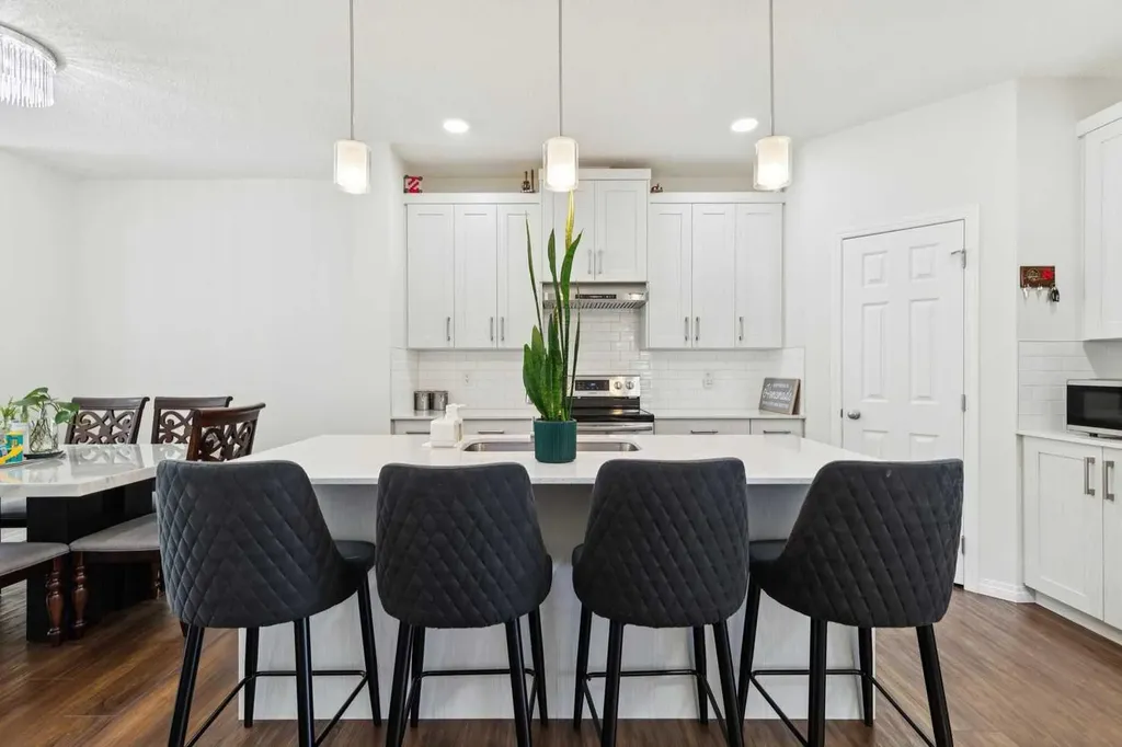 651 Savanna Landing NE Calgary AB T3J 2E4