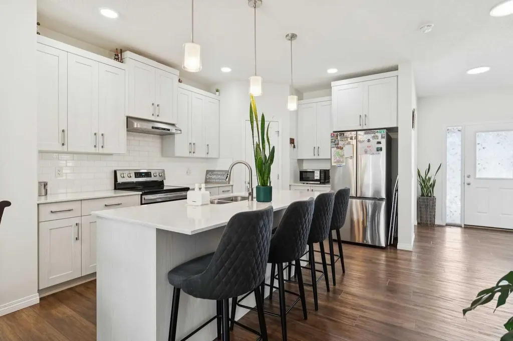 651 Savanna Landing NE Calgary AB T3J 2E4