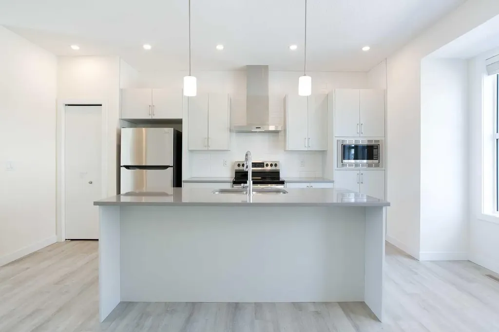 449 South Point Lane SW Airdrie AB T4B 5G8