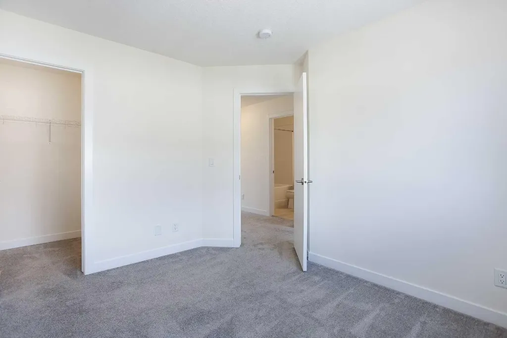 449 South Point Lane SW Airdrie AB T4B 5G8