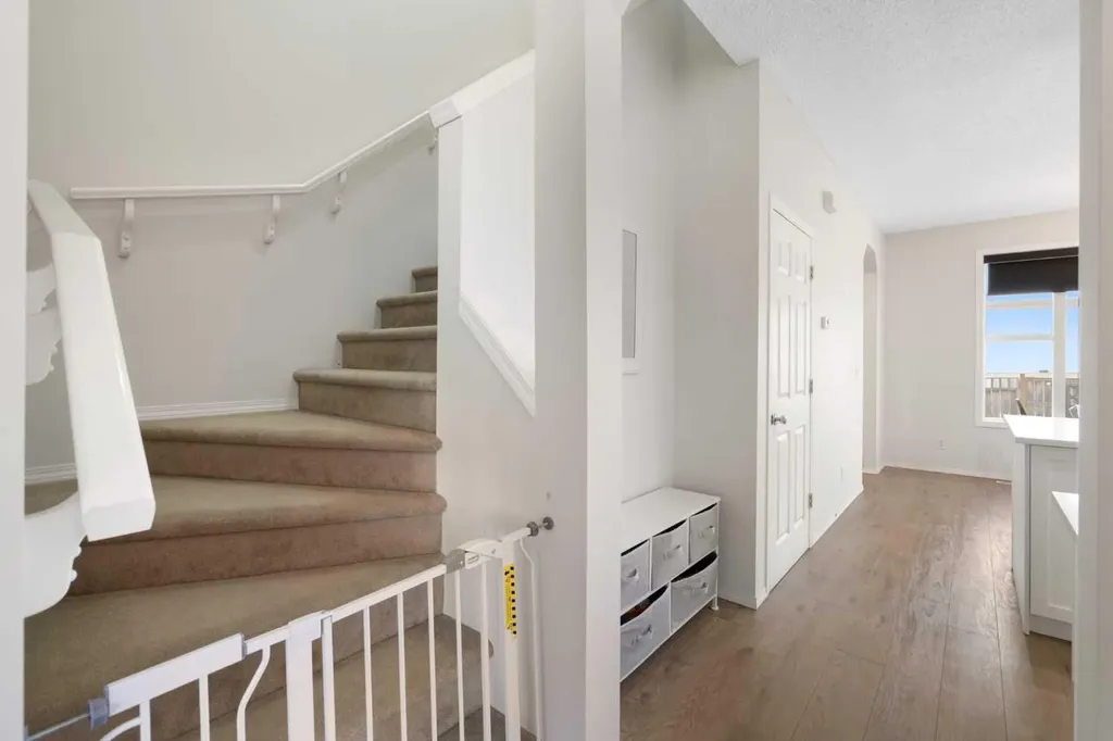47 Covehaven Mews NE Calgary AB T3K 0E2