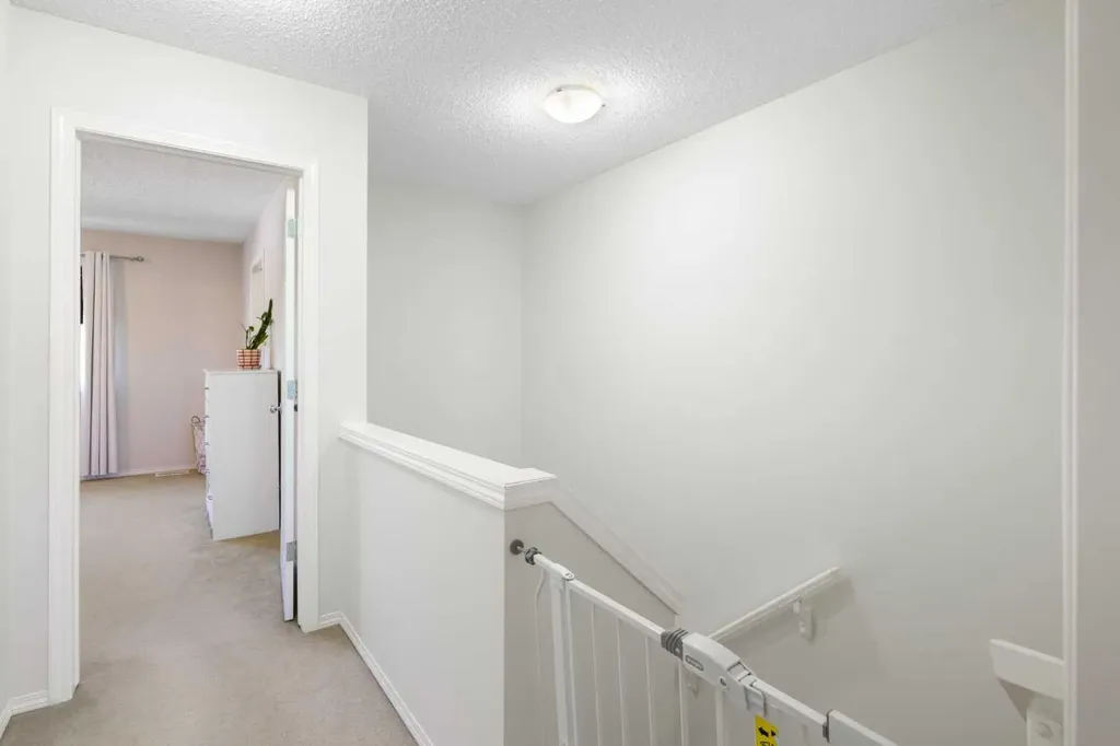 47 Covehaven Mews NE Calgary AB T3K 0E2
