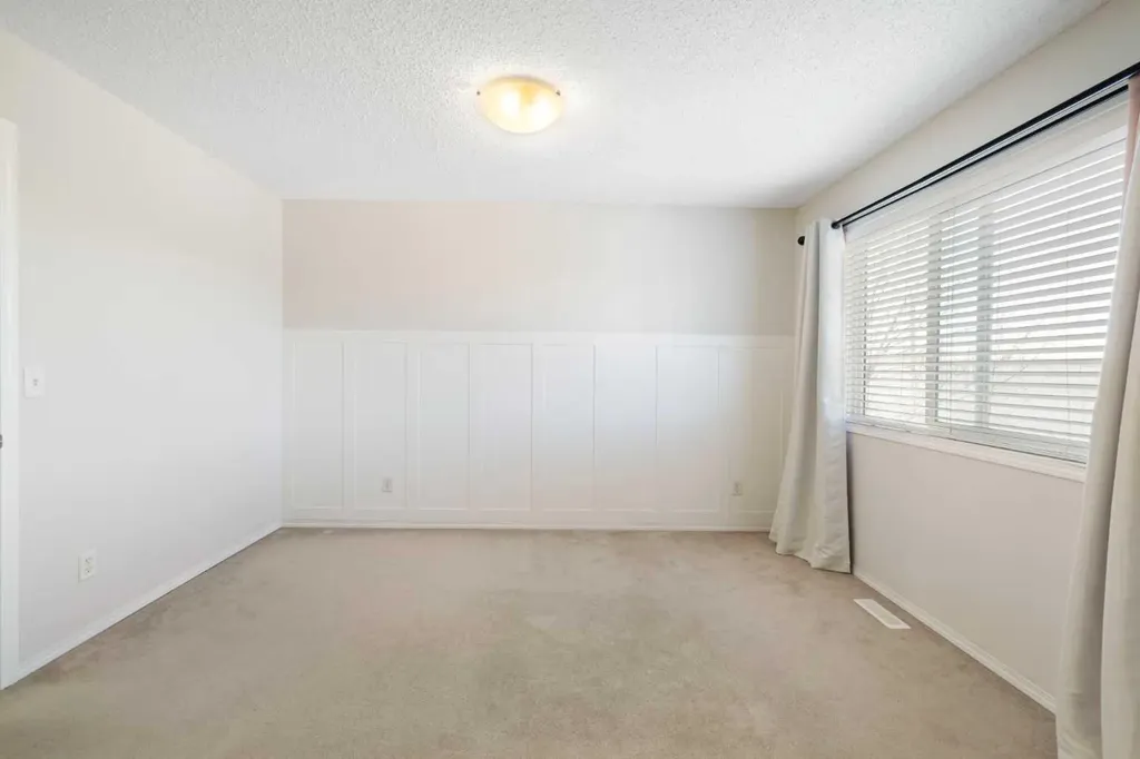 47 Covehaven Mews NE Calgary AB T3K 0E2