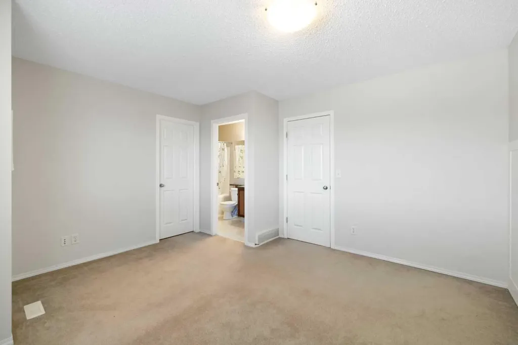 47 Covehaven Mews NE Calgary AB T3K 0E2