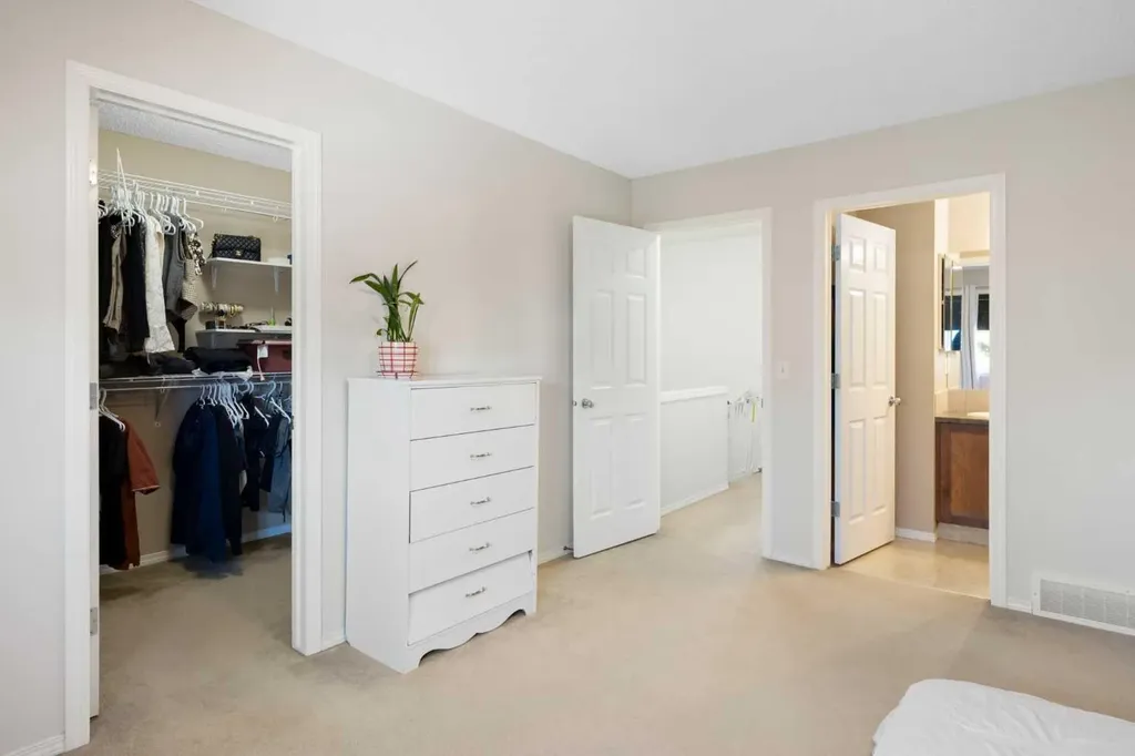 47 Covehaven Mews NE Calgary AB T3K 0E2