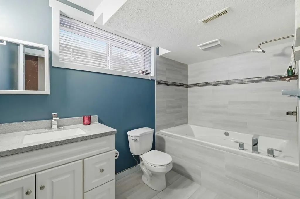 47 Covehaven Mews NE Calgary AB T3K 0E2