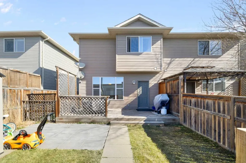 47 Covehaven Mews NE Calgary AB T3K 0E2