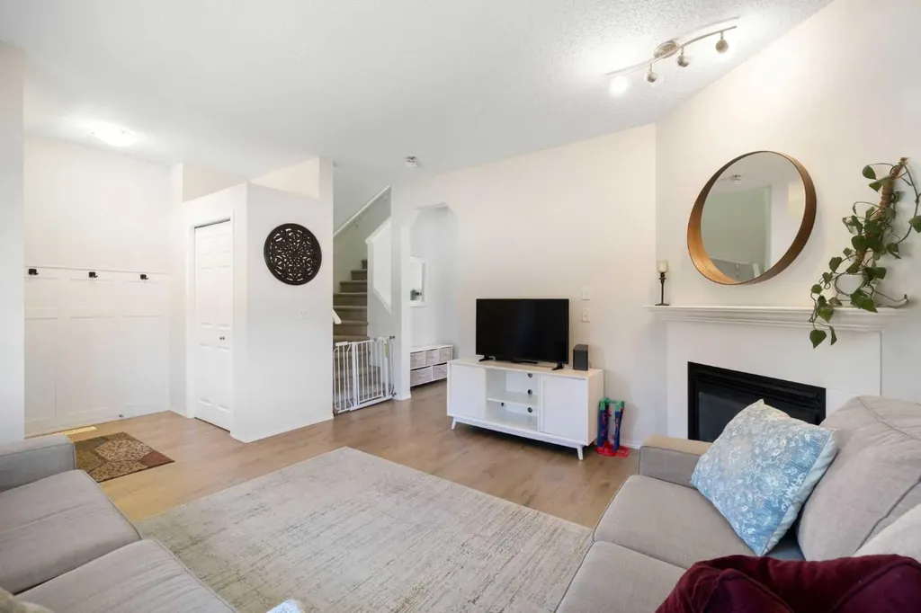 47 Covehaven Mews NE Calgary AB T3K 0E2