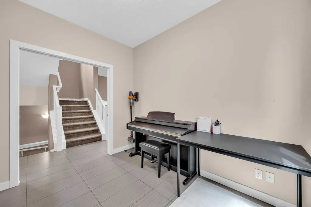 131 Sherwood Street NW Calgary AB T3R 0P1