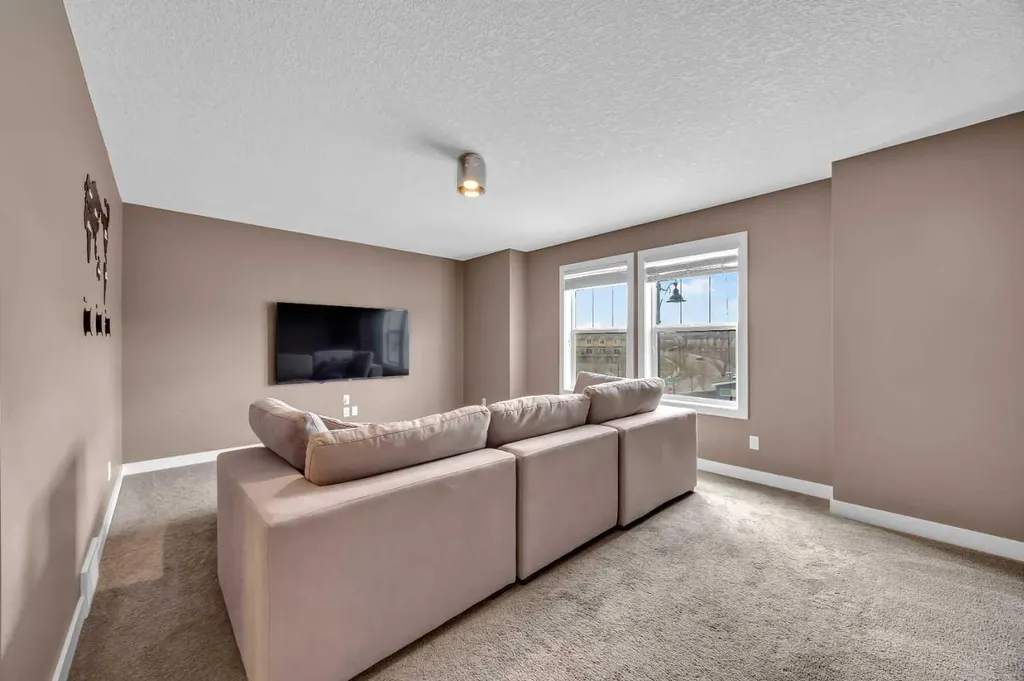 131 Sherwood Street NW Calgary AB T3R 0P1