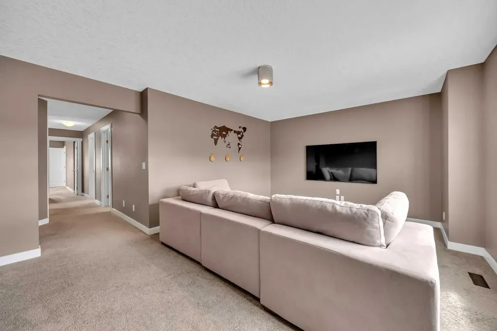 131 Sherwood Street NW Calgary AB T3R 0P1