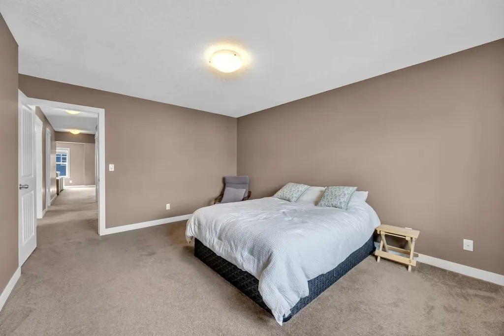 131 Sherwood Street NW Calgary AB T3R 0P1