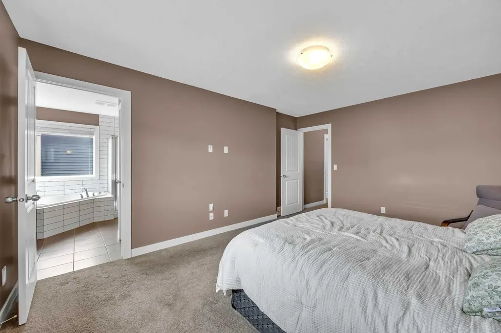 131 Sherwood Street NW Calgary AB T3R 0P1