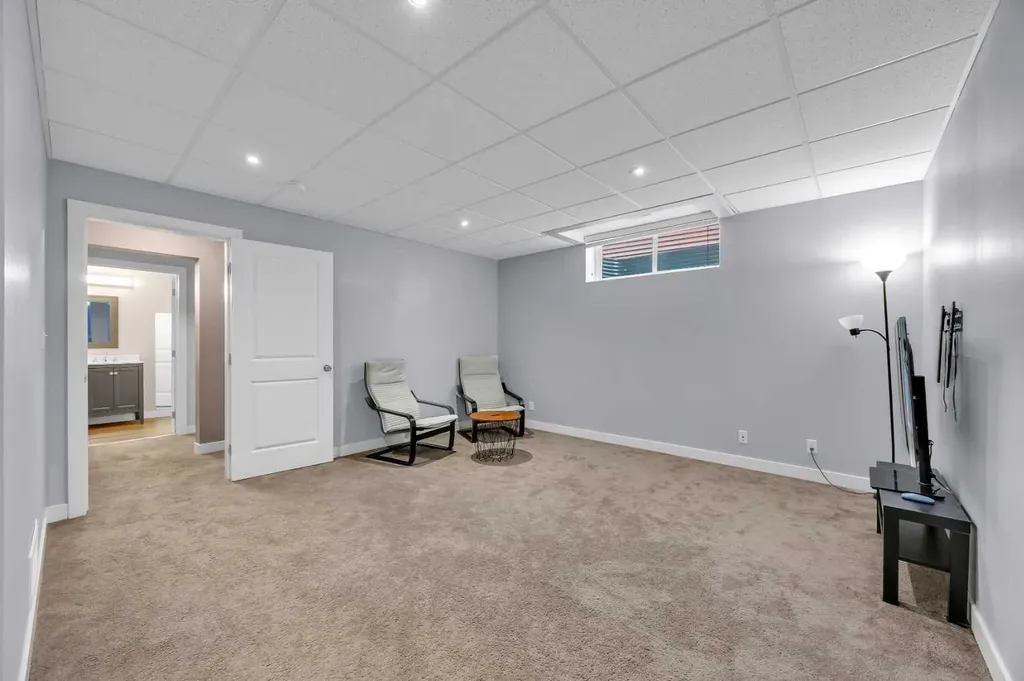131 Sherwood Street NW Calgary AB T3R 0P1