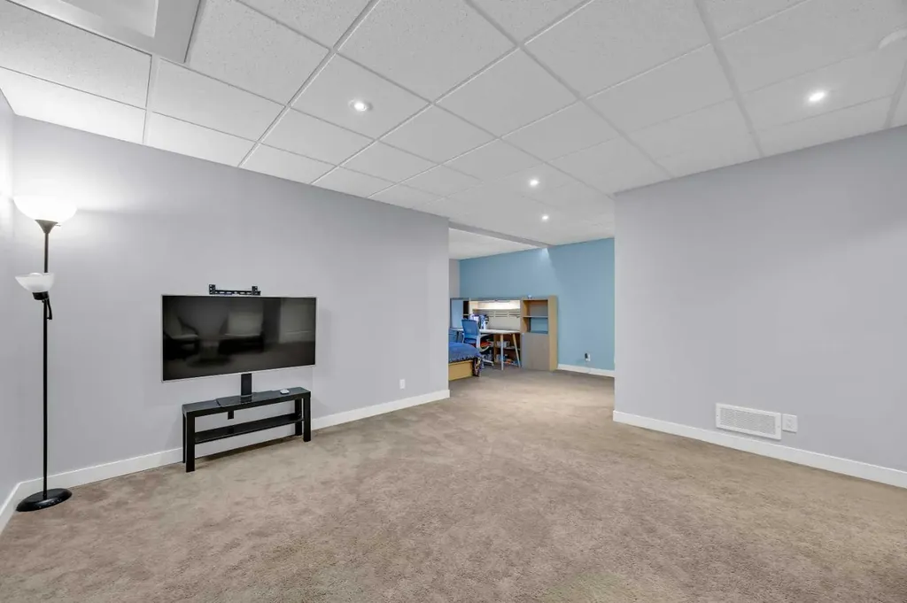 131 Sherwood Street NW Calgary AB T3R 0P1
