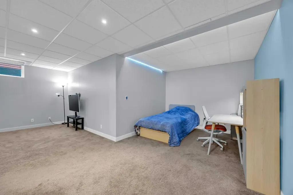 131 Sherwood Street NW Calgary AB T3R 0P1