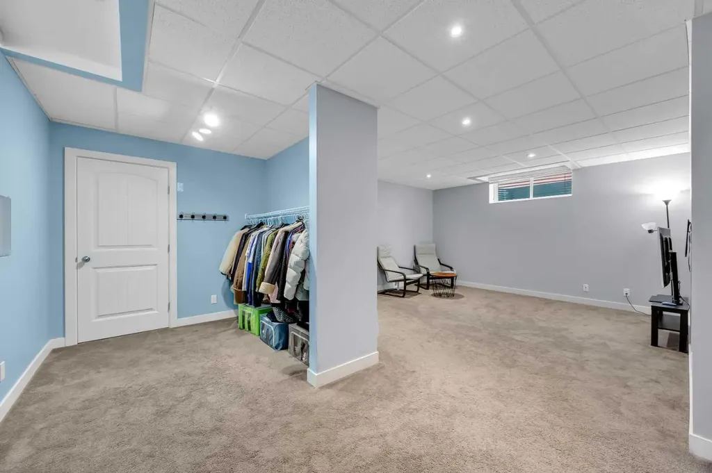 131 Sherwood Street NW Calgary AB T3R 0P1