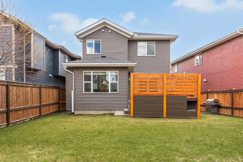 131 Sherwood Street NW Calgary AB T3R 0P1