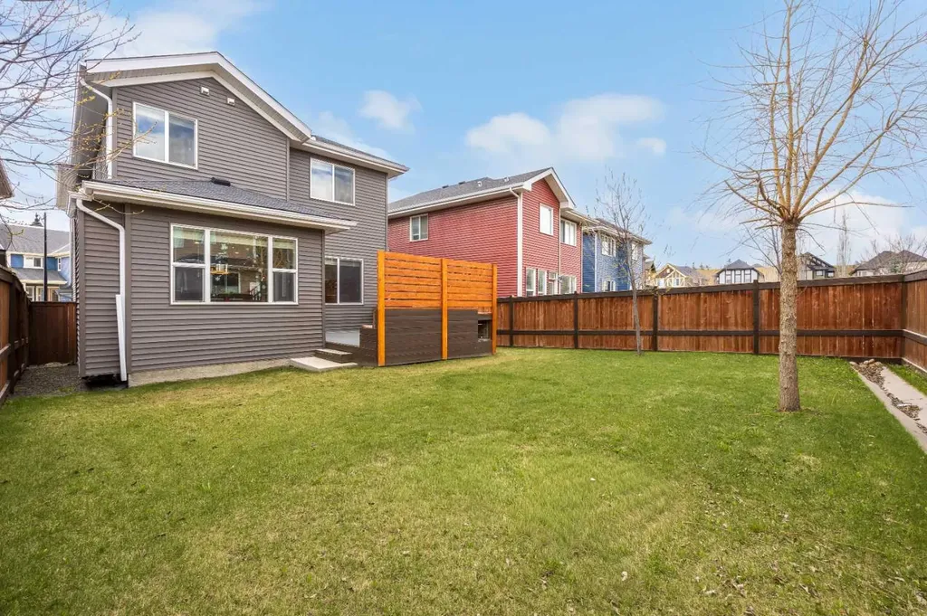131 Sherwood Street NW Calgary AB T3R 0P1