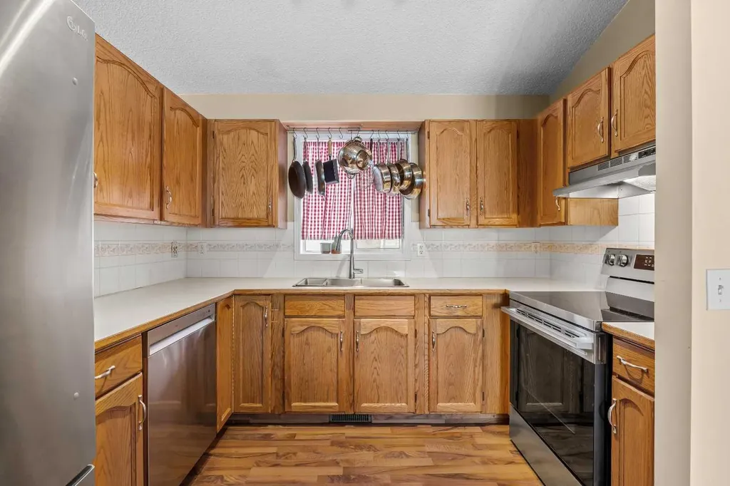 316 Coventry Close NE Calgary AB T3K 4C5