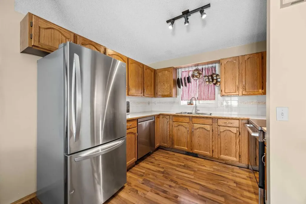 316 Coventry Close NE Calgary AB T3K 4C5