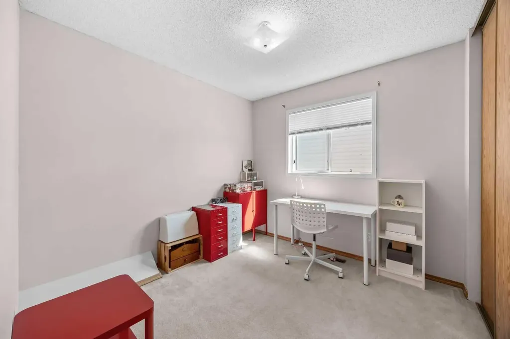 316 Coventry Close NE Calgary AB T3K 4C5