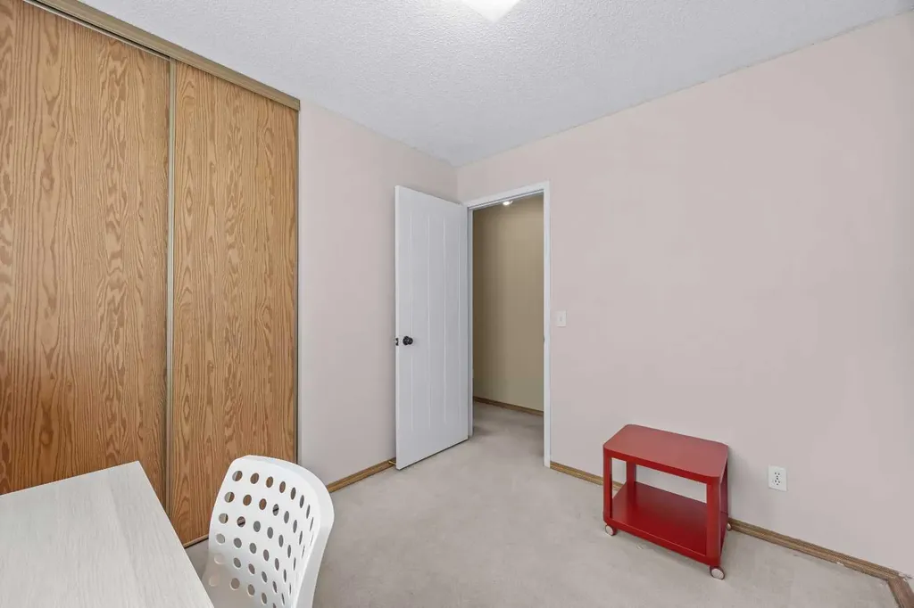 316 Coventry Close NE Calgary AB T3K 4C5